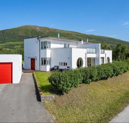 Great Villa With Amazing View Тромсьо Екстериор снимка