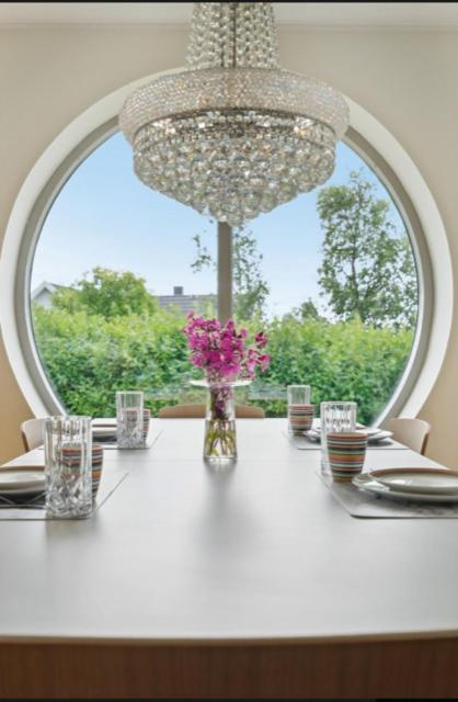 Great Villa With Amazing View Тромсьо Екстериор снимка